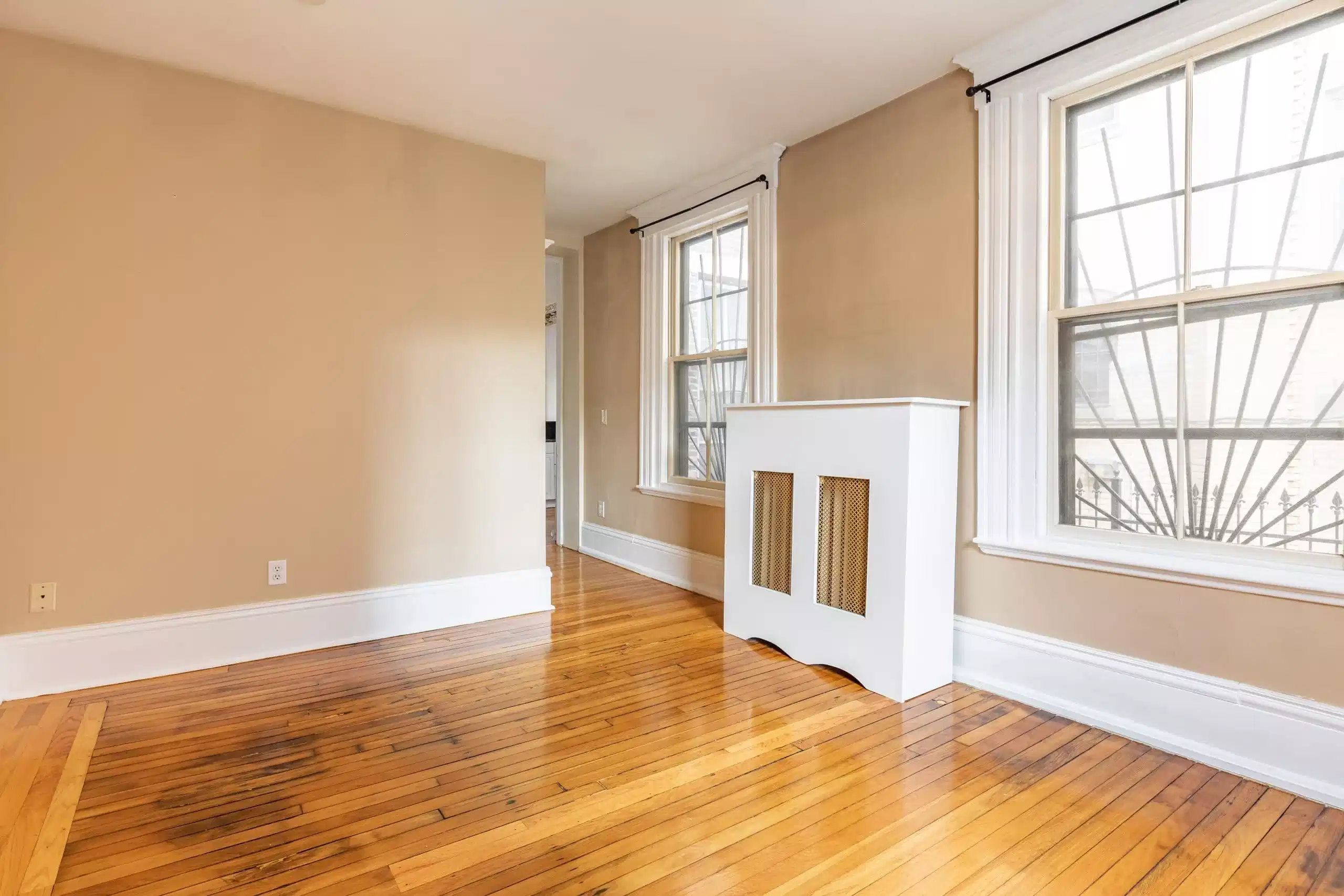 Common Area?w=400&h=260&fit=crop&q=40&auto=format&trim=auto