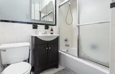 Common Area?w=400&h=260&fit=crop&q=40&auto=format&trim=auto