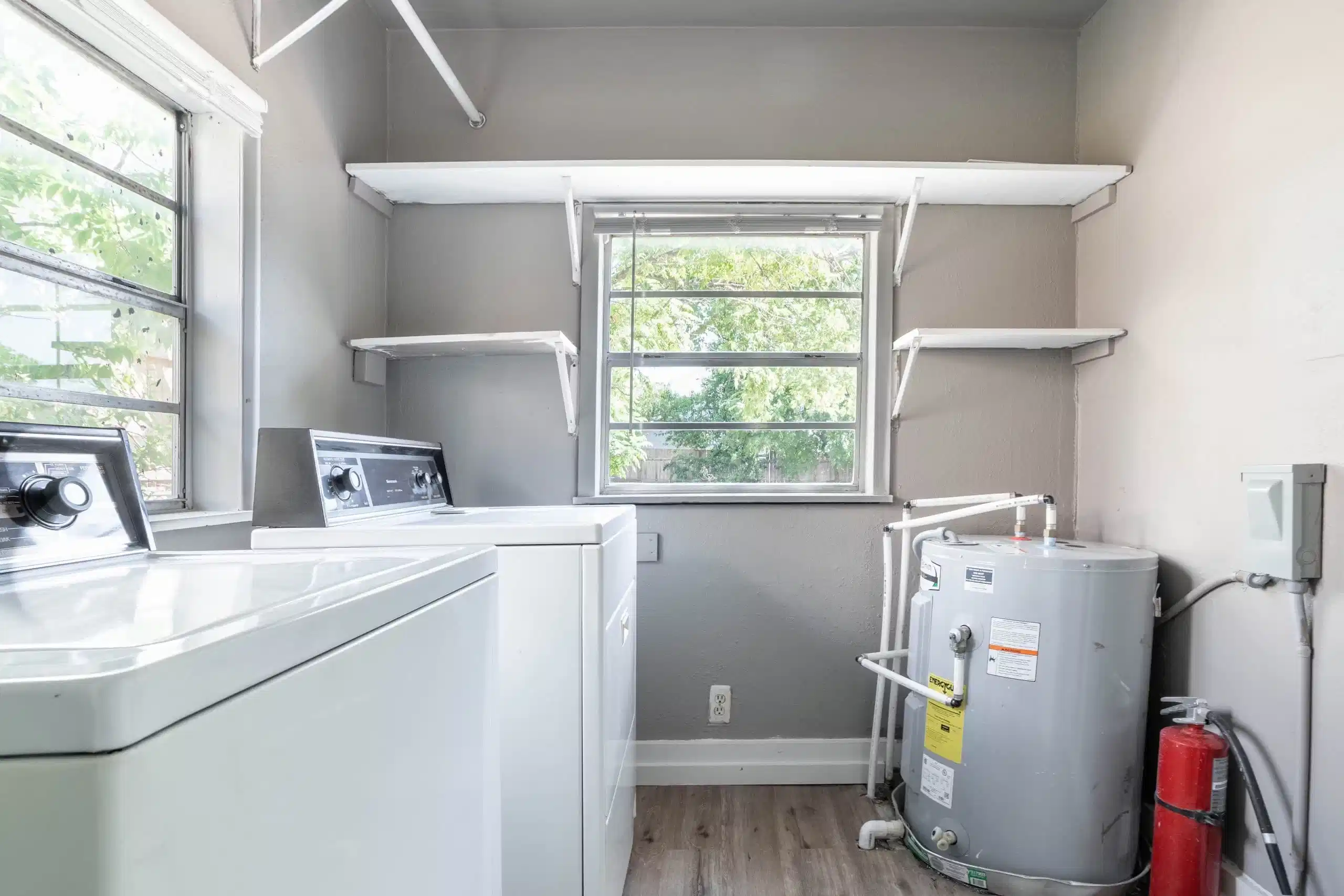 Common Area?w=400&h=260&fit=crop&q=40&auto=format&trim=auto