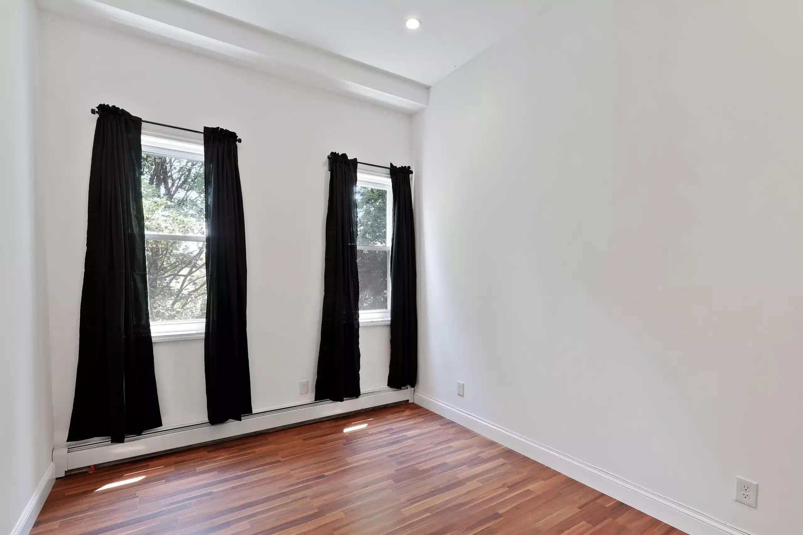 Kitchen?w=400&h=260&fit=crop&q=40&auto=format&trim=auto