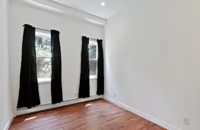 Kitchen?w=400&h=260&fit=crop&q=40&auto=format&trim=auto