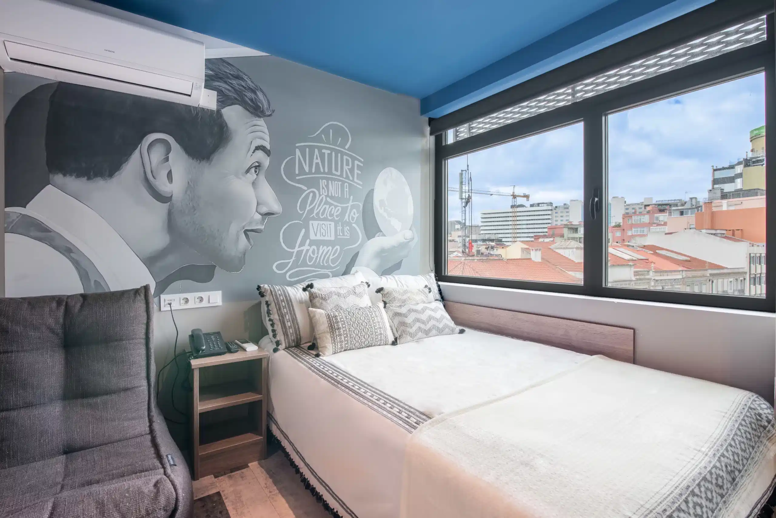 Common Area?w=400&h=260&fit=crop&q=40&auto=format&trim=auto