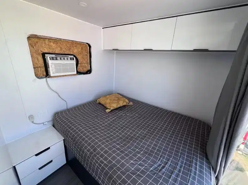 Bathroom?w=400&h=260&fit=crop&q=40&auto=format&trim=auto