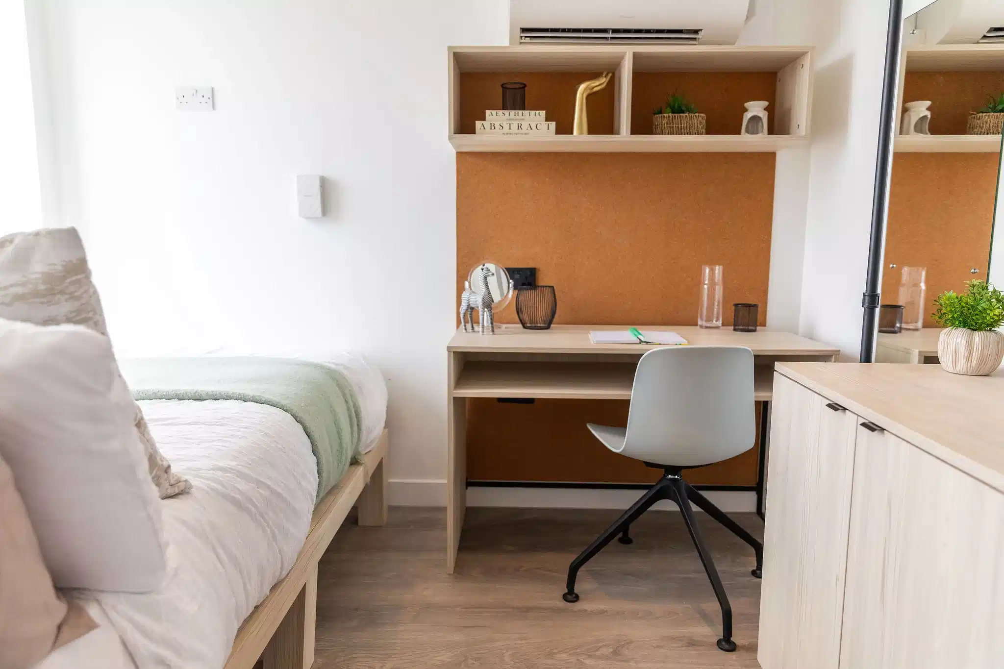 Amenities?w=400&h=260&fit=crop&q=40&auto=format&trim=auto