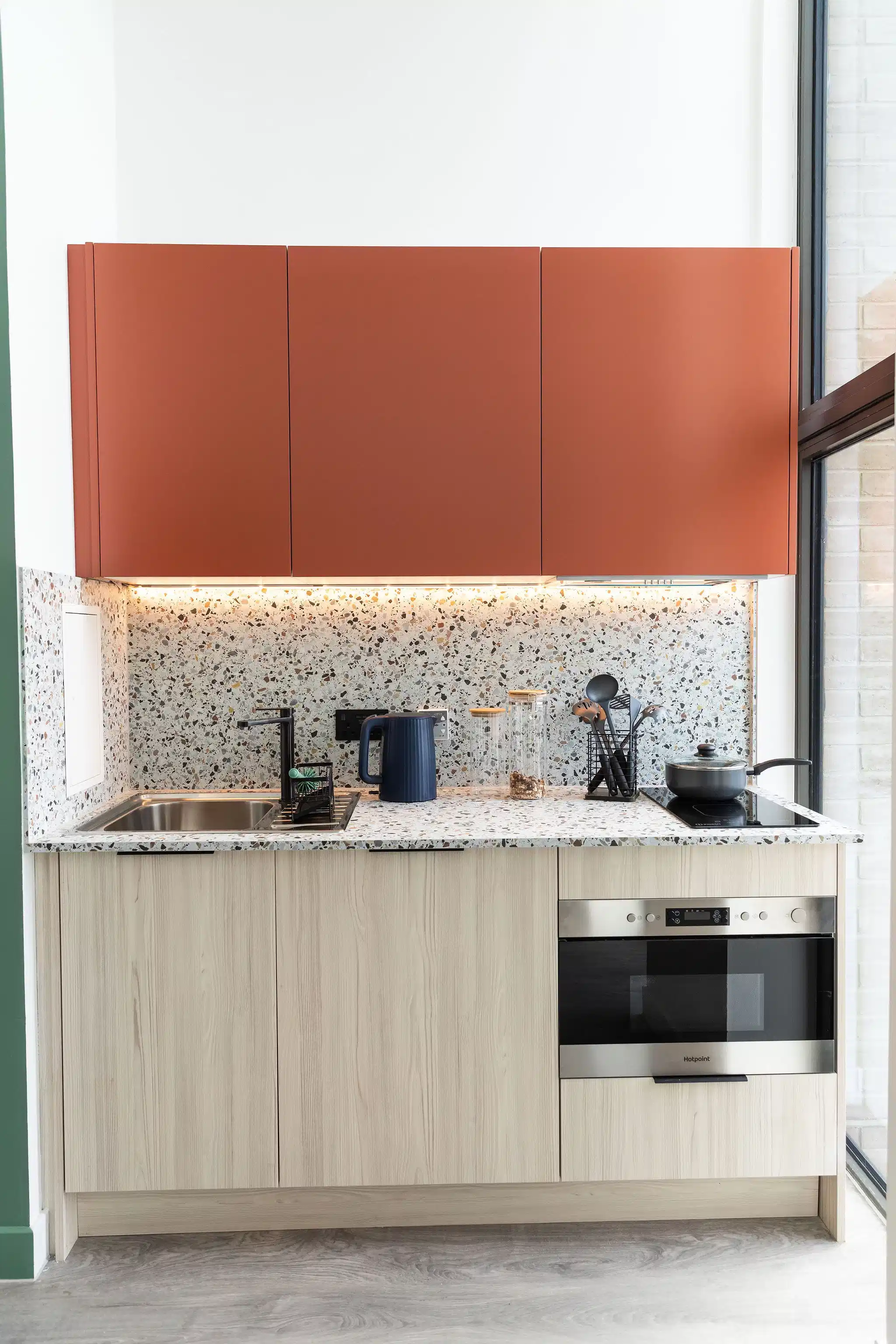 Amenities?w=400&h=260&fit=crop&q=40&auto=format&trim=auto