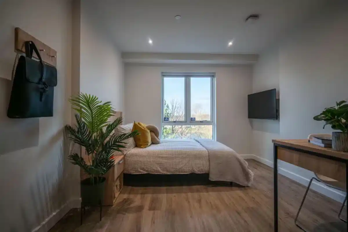 Common Area?w=400&h=260&fit=crop&q=40&auto=format&trim=auto