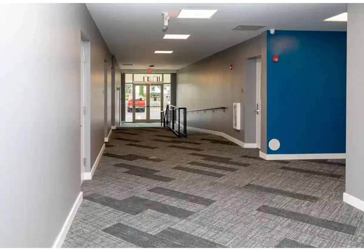 Bathroom?w=400&h=260&fit=crop&q=40&auto=format&trim=auto