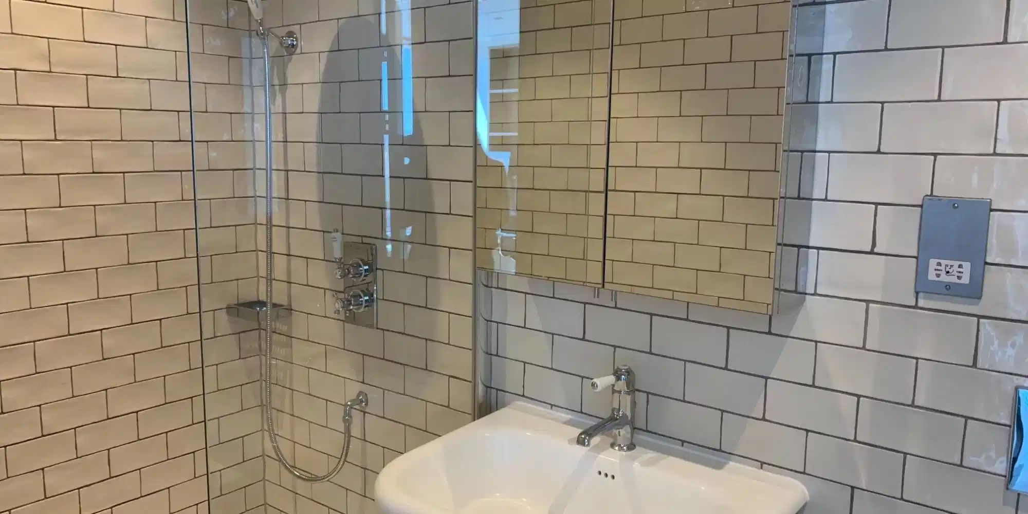 Common Area?w=400&h=260&fit=crop&q=40&auto=format&trim=auto