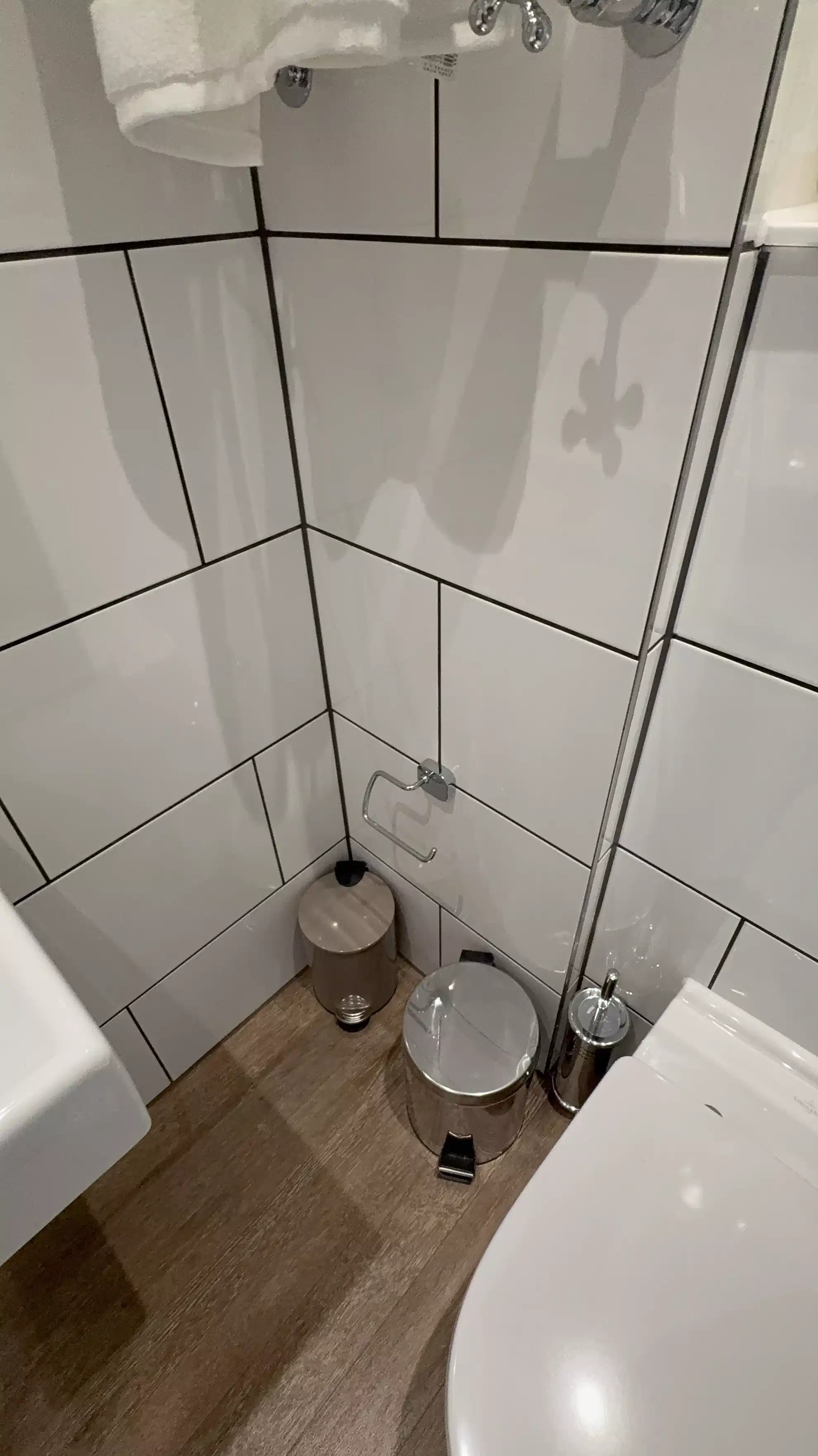 Exterior?w=400&h=260&fit=crop&q=40&auto=format&trim=auto