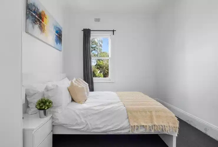 Room in a 6 Bedroom Apartment, 325 Cleveland Street, Surry Hills, Sydney 2010 - Sydney, New South Wales, Australia - Room 5 - Bedroom