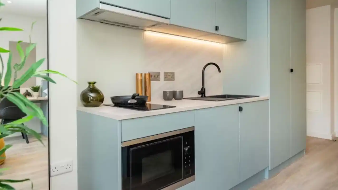 Exterior?w=400&h=260&fit=crop&q=40&auto=format&trim=auto