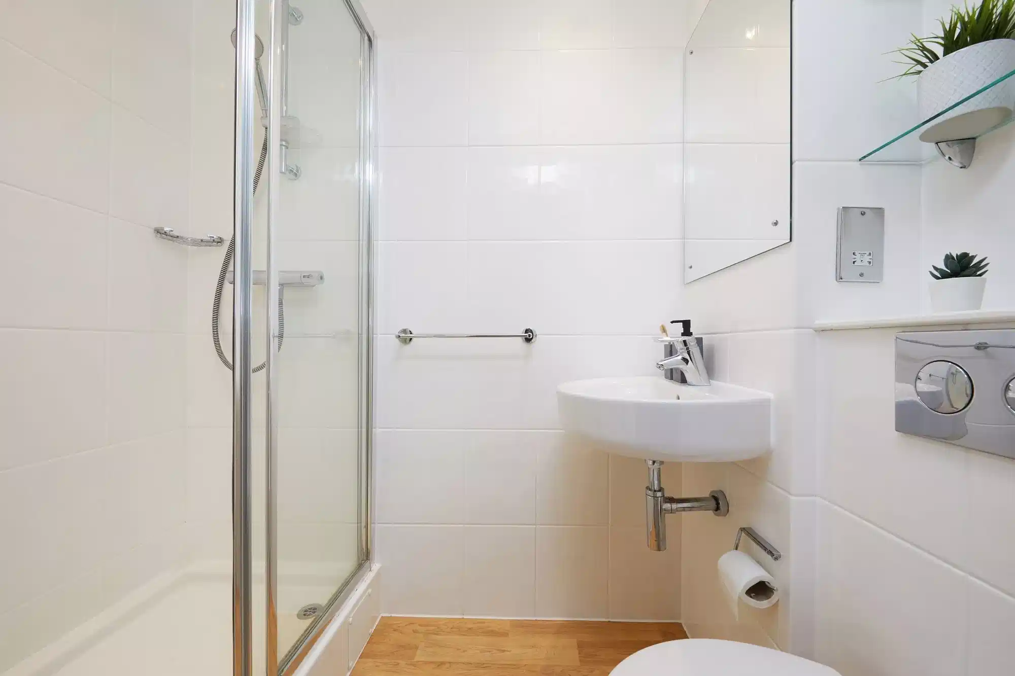 Common Area?w=400&h=260&fit=crop&q=40&auto=format&trim=auto