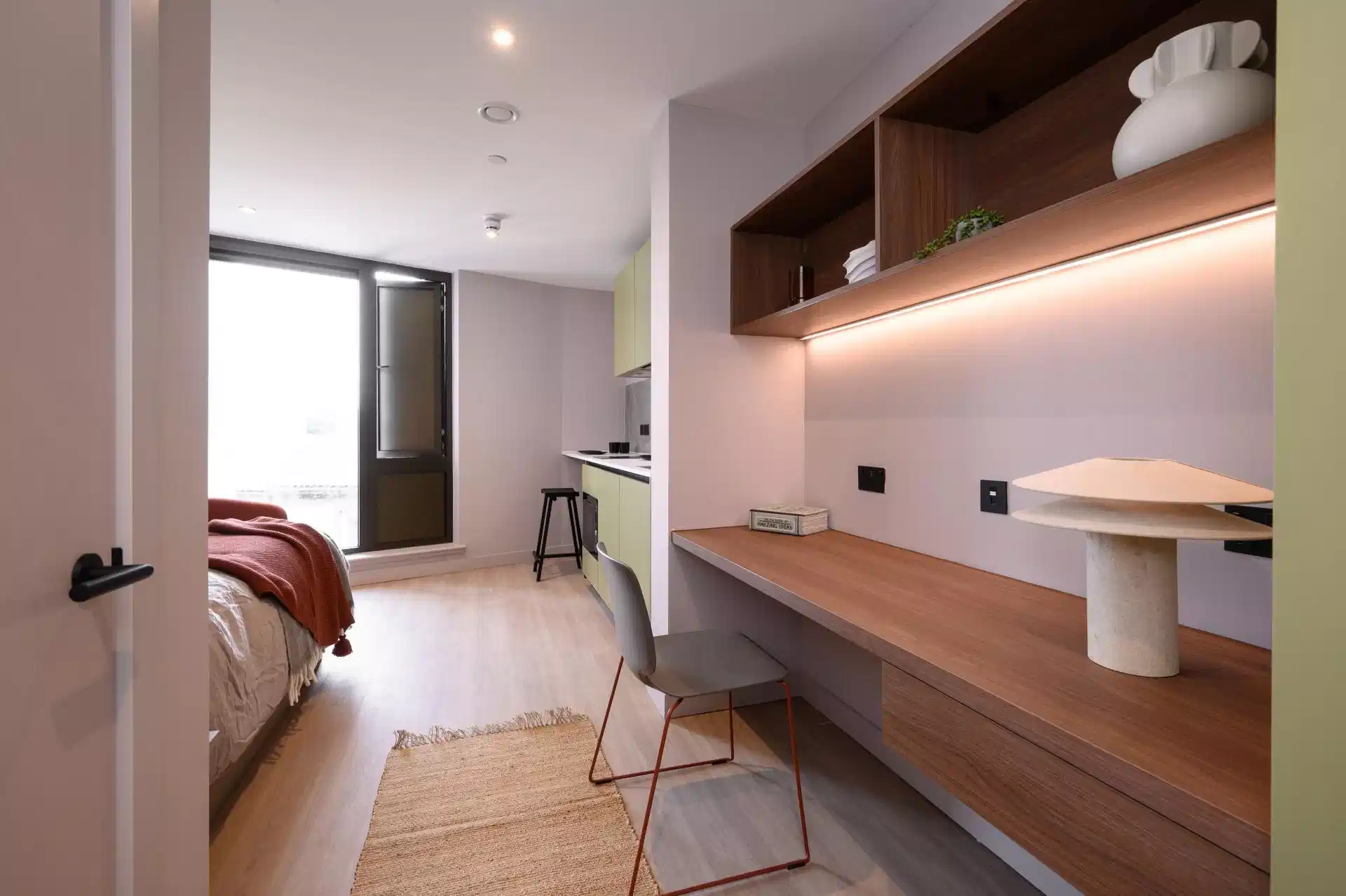 Common Area?w=400&h=260&fit=crop&q=40&auto=format&trim=auto