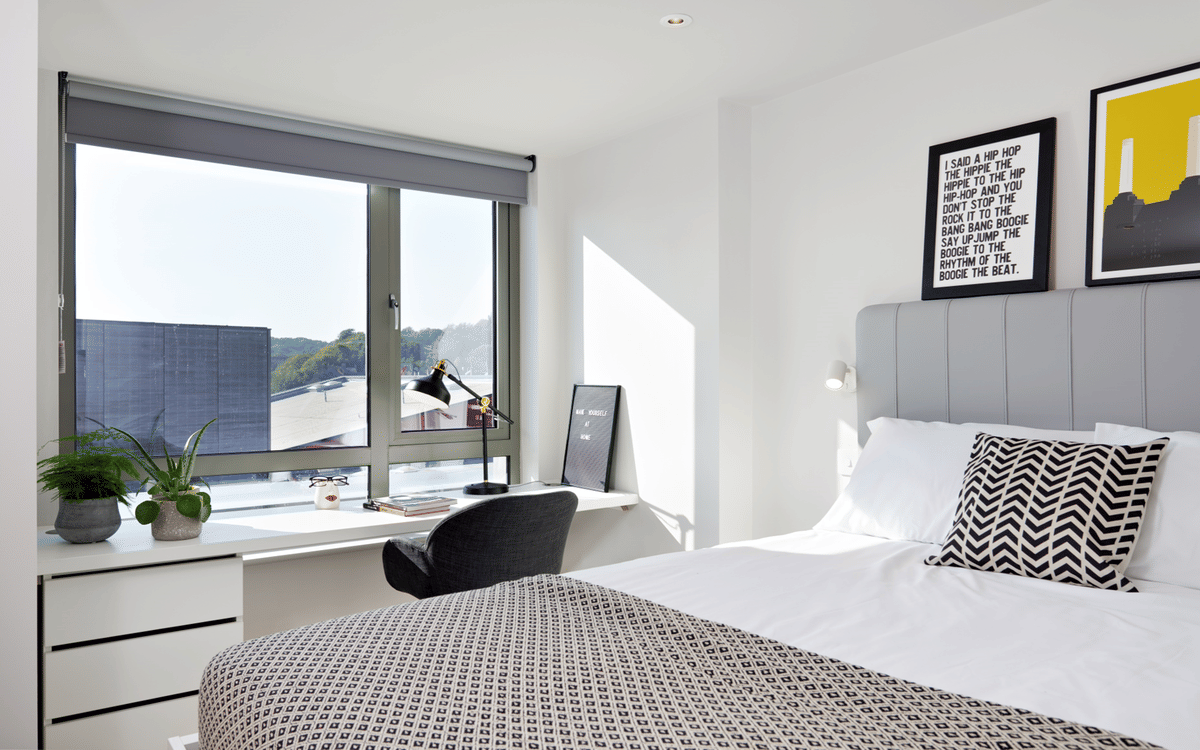 Amenities?w=400&h=260&fit=crop&q=40&auto=format&trim=auto