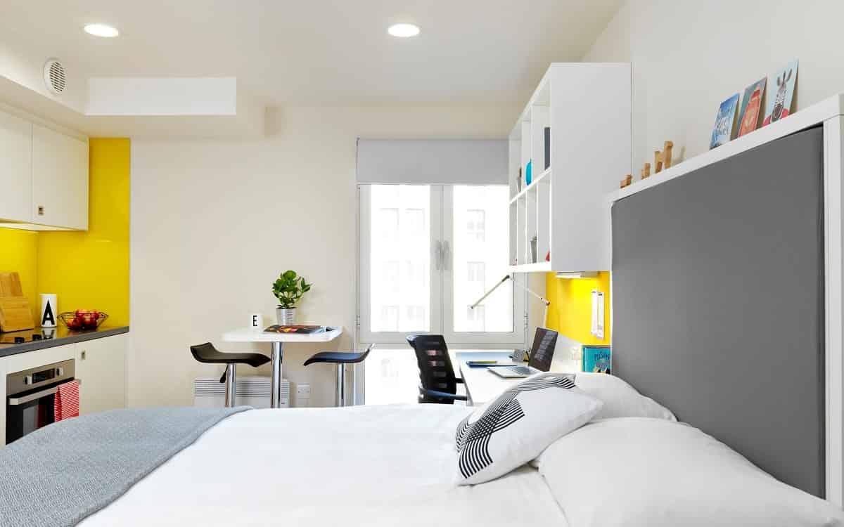 Amenities?w=400&h=260&fit=crop&q=40&auto=format&trim=auto