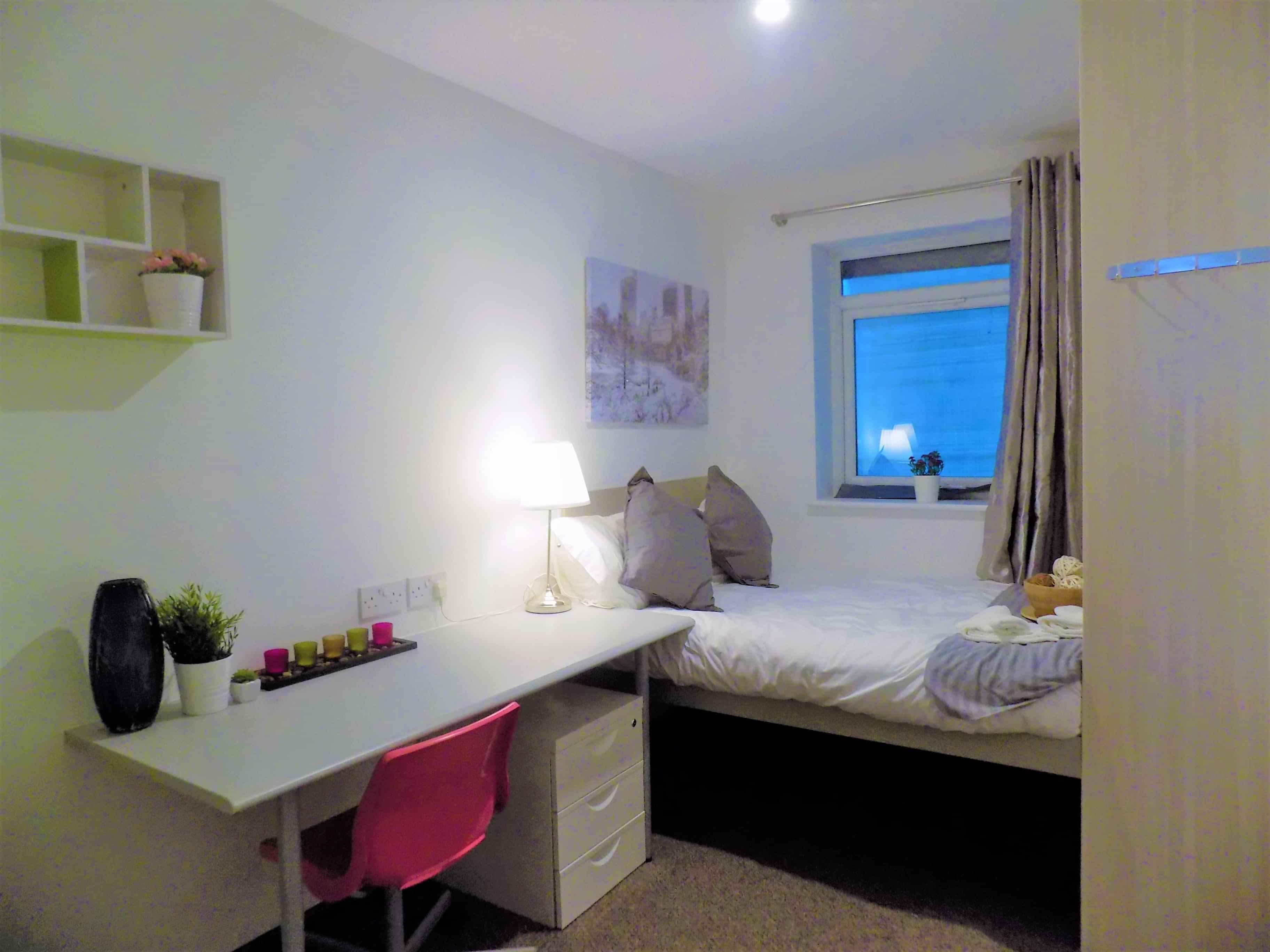 Thimbler Road, Coventry - Coventry, England, United Kingdom - Bedroom