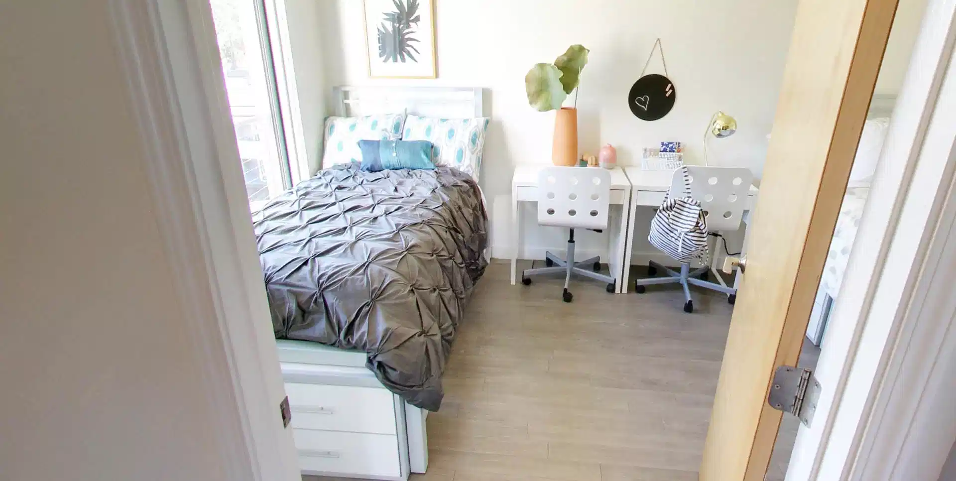 Amenities?w=400&h=260&fit=crop&q=40&auto=format&trim=auto