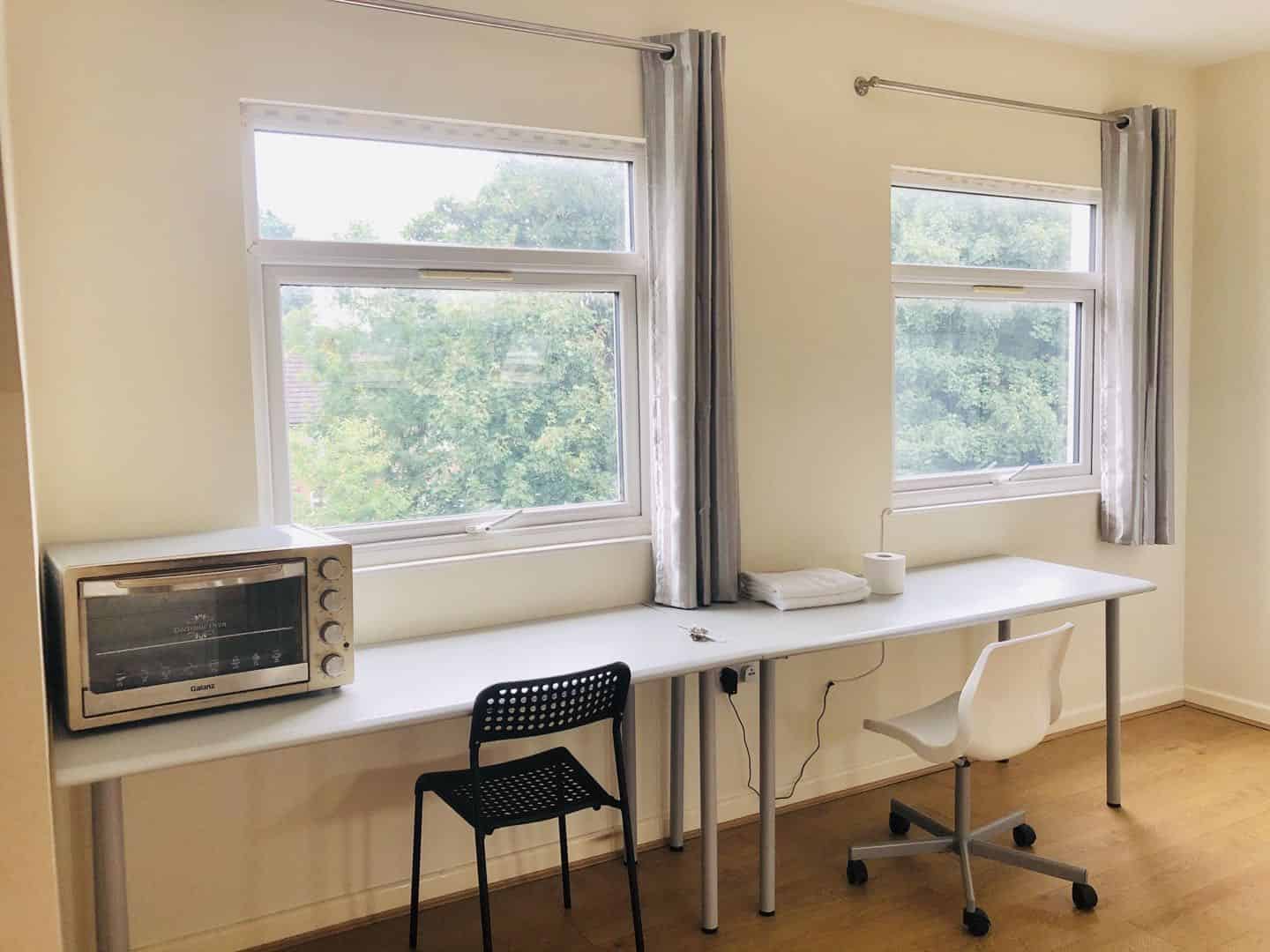 Bathroom?w=400&h=260&fit=crop&q=40&auto=format&trim=auto