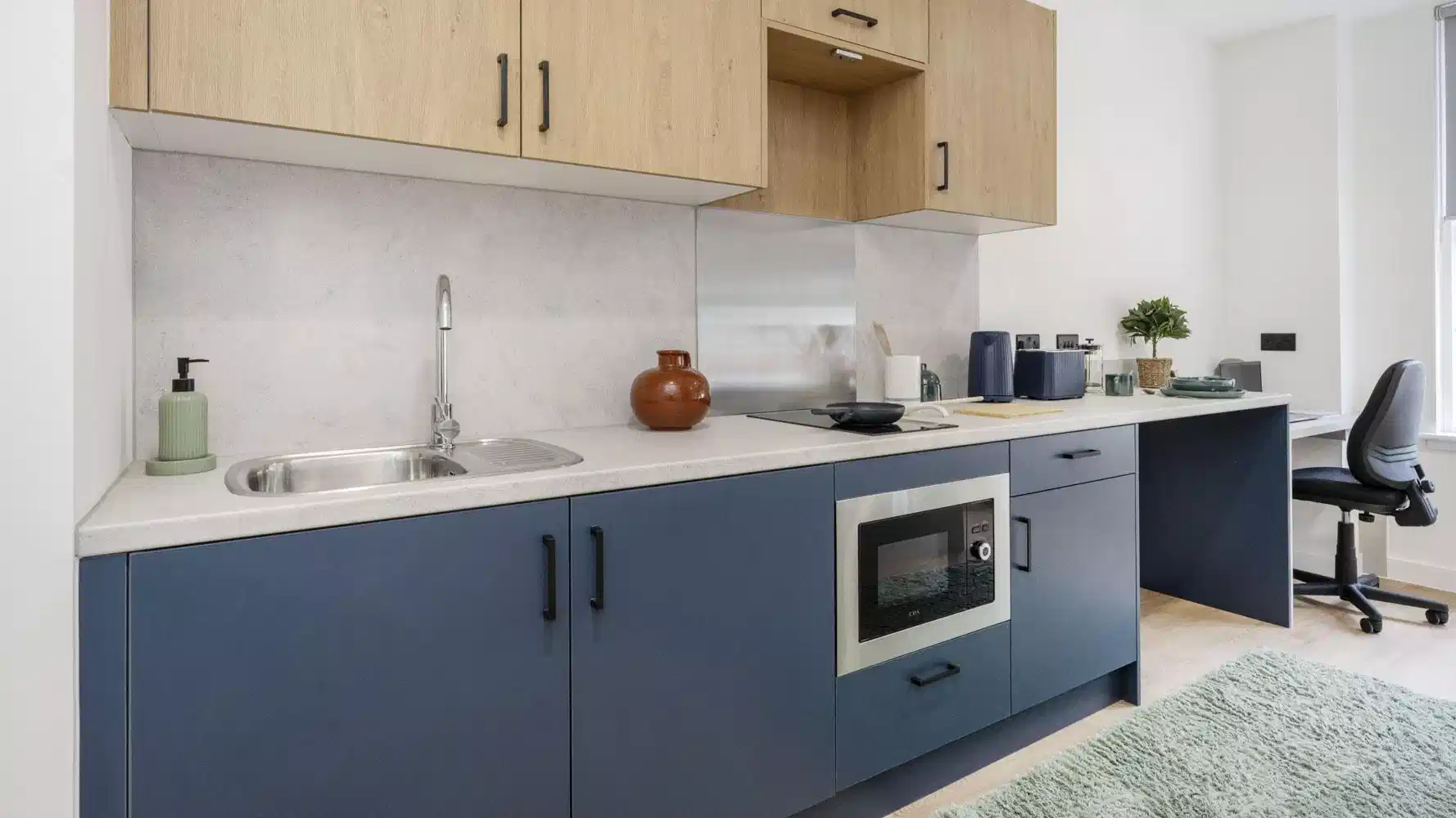 Common Area?w=400&h=260&fit=crop&q=40&auto=format&trim=auto