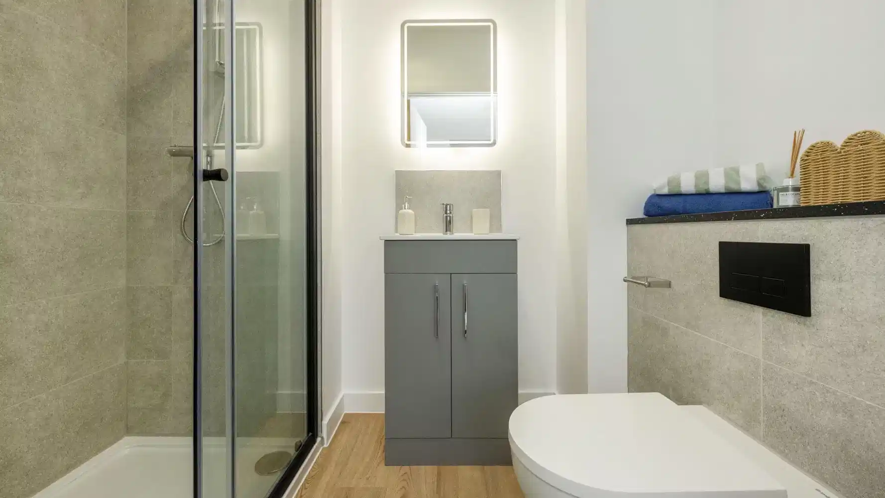 Common Area?w=400&h=260&fit=crop&q=40&auto=format&trim=auto