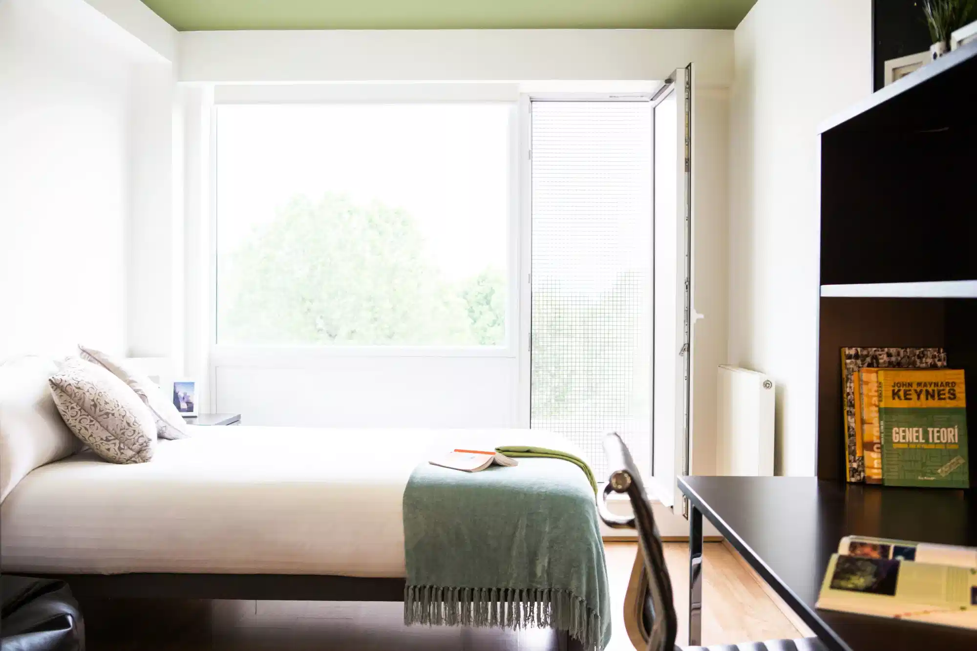 Amenities?w=400&h=260&fit=crop&q=40&auto=format&trim=auto