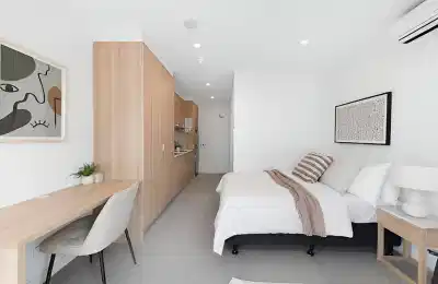 Studio - Kitchen?w=400&h=260&fit=crop&q=40&auto=format&trim=auto