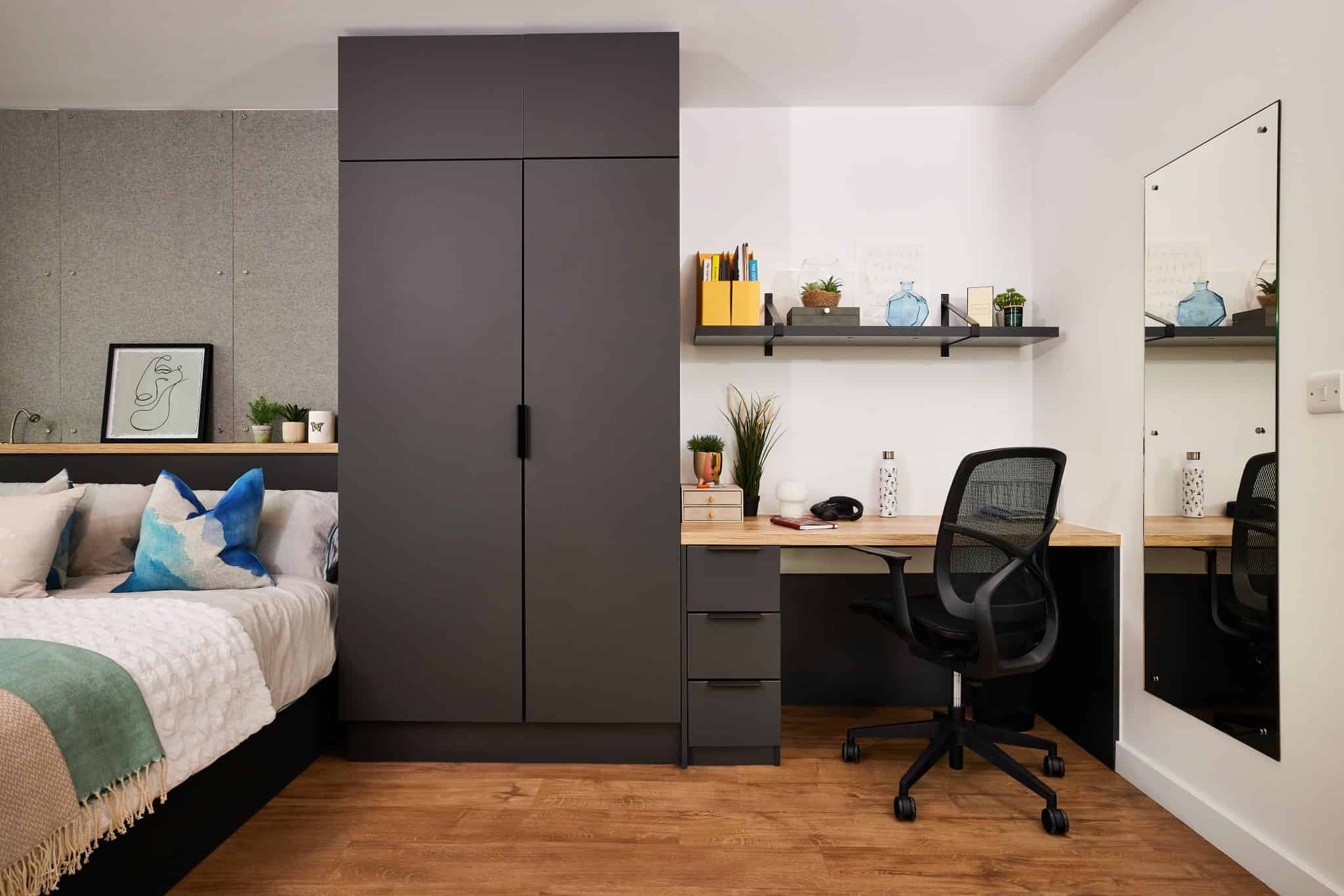 Common Area?w=400&h=260&fit=crop&q=40&auto=format&trim=auto