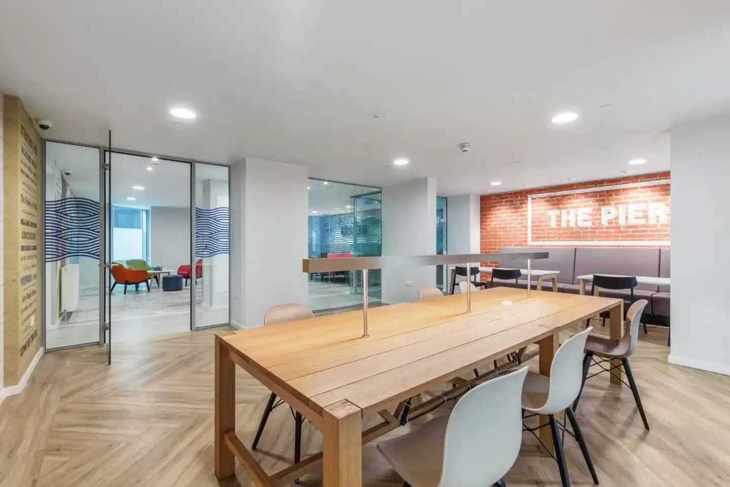 Amenities?w=400&h=260&fit=crop&q=40&auto=format&trim=auto