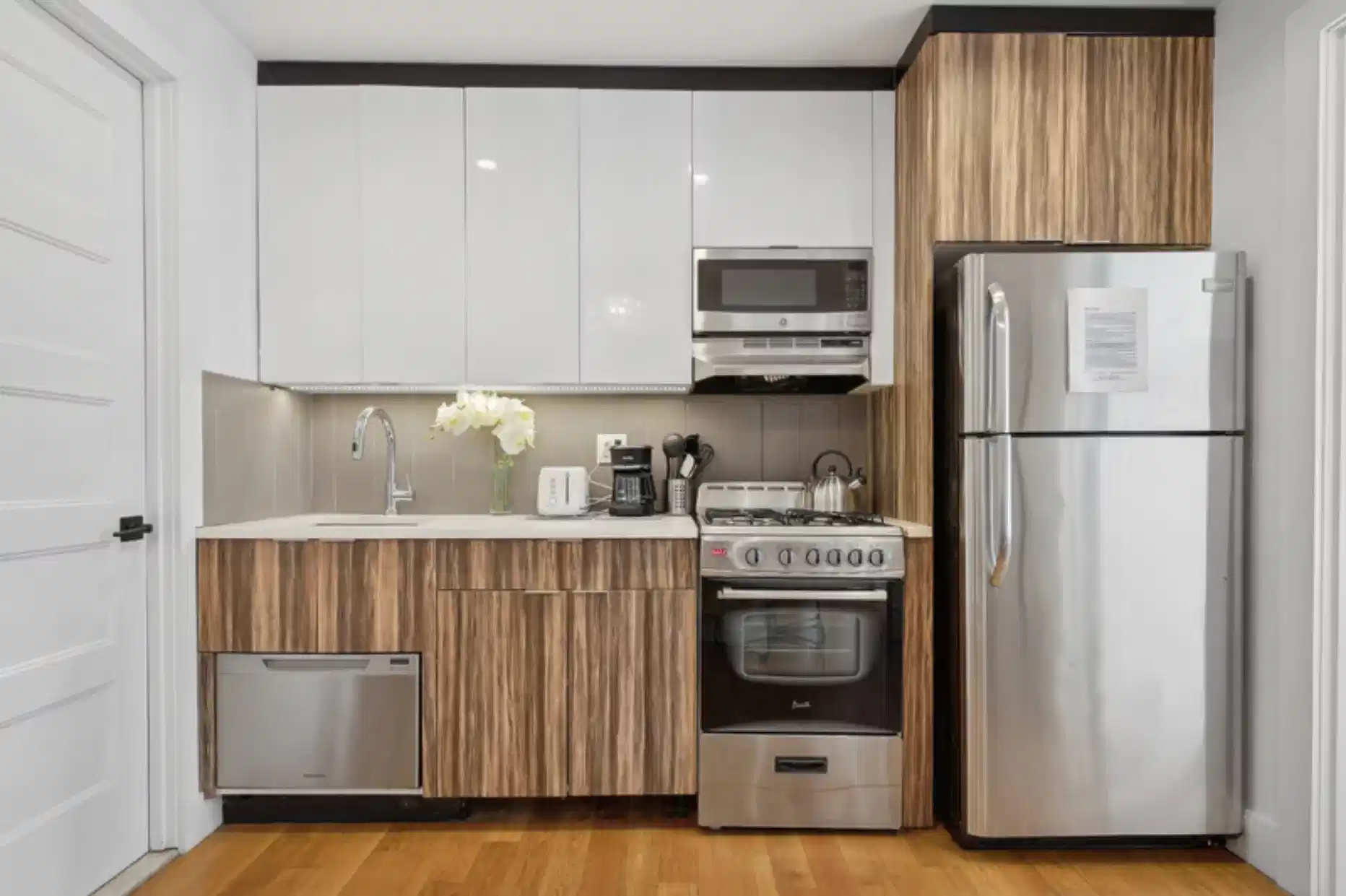 Common Area?w=400&h=260&fit=crop&q=40&auto=format&trim=auto