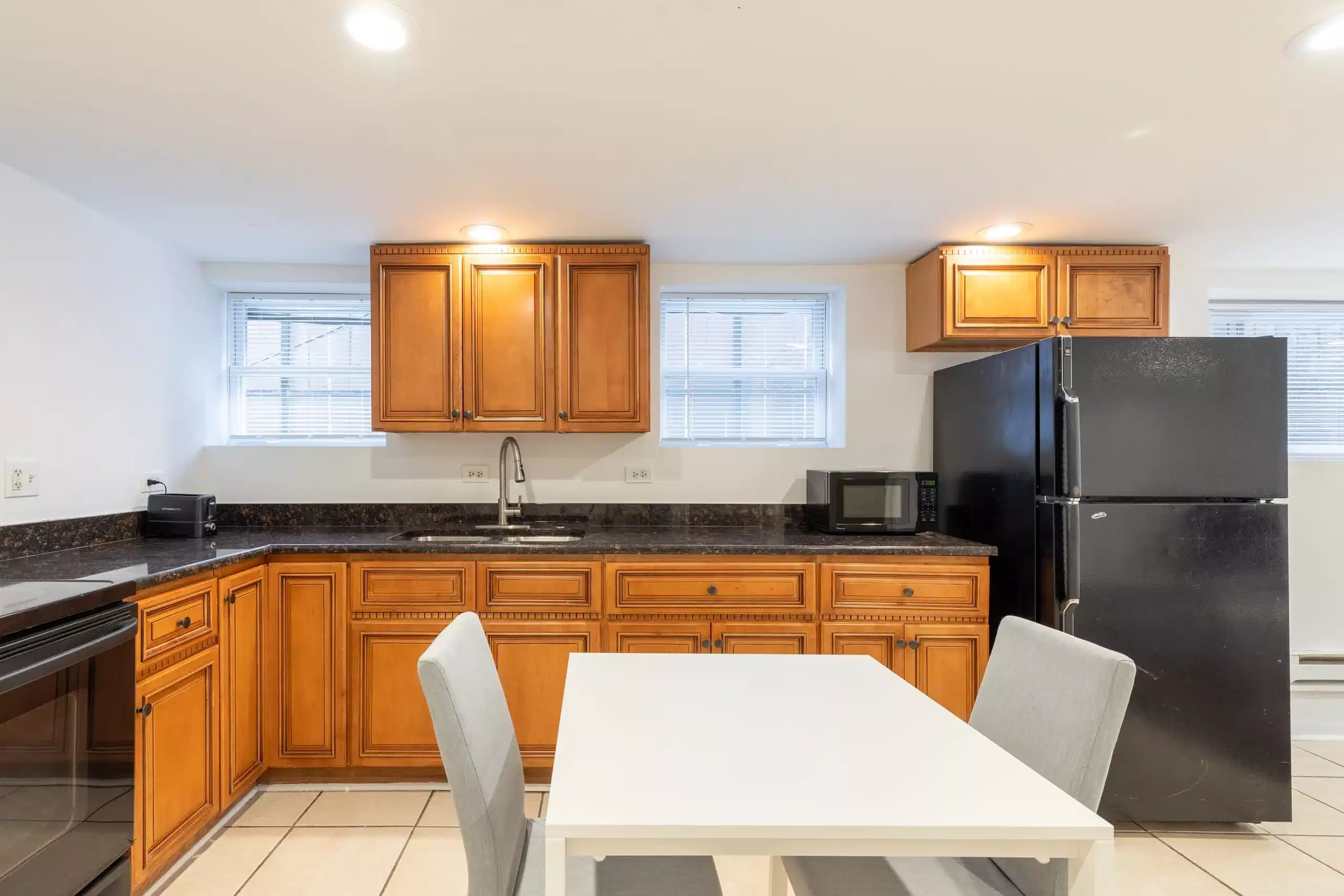 Kitchen?w=400&h=260&fit=crop&q=40&auto=format&trim=auto