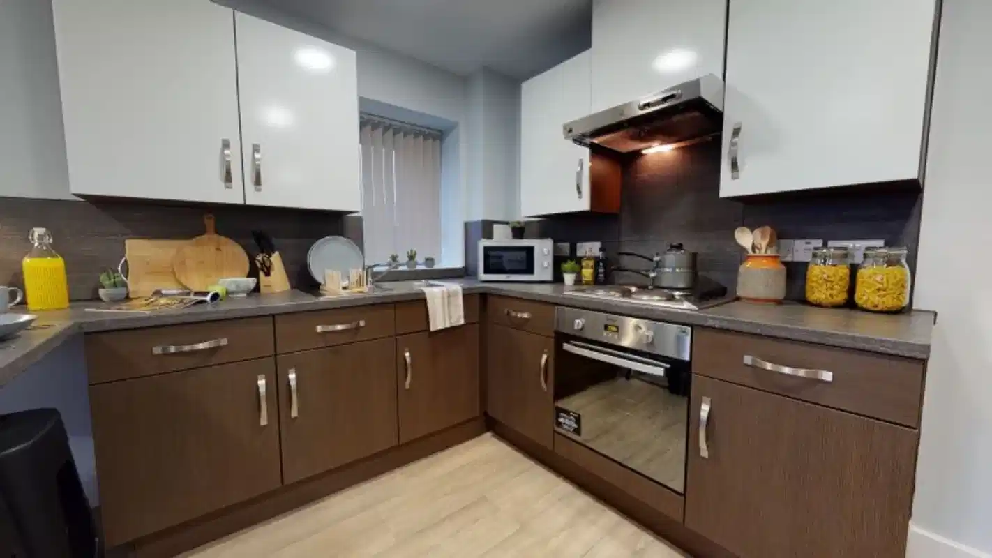 Exterior?w=400&h=260&fit=crop&q=40&auto=format&trim=auto