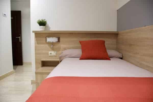 Amenities?w=400&h=260&fit=crop&q=40&auto=format&trim=auto