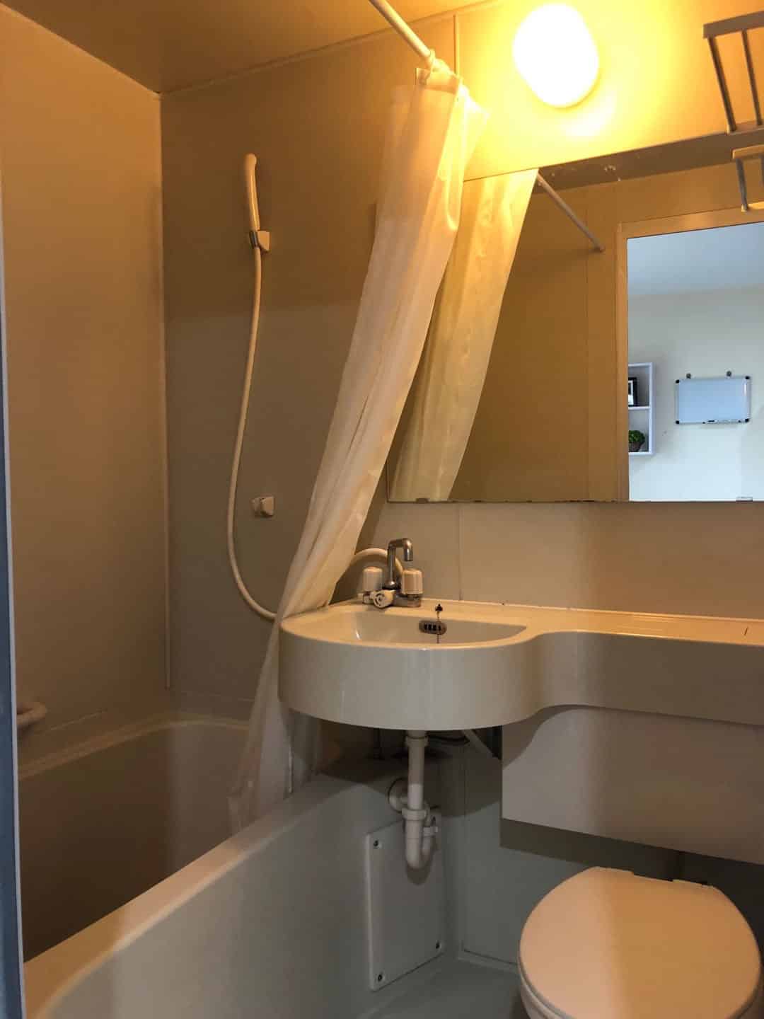 Kitchen?w=400&h=260&fit=crop&q=40&auto=format&trim=auto