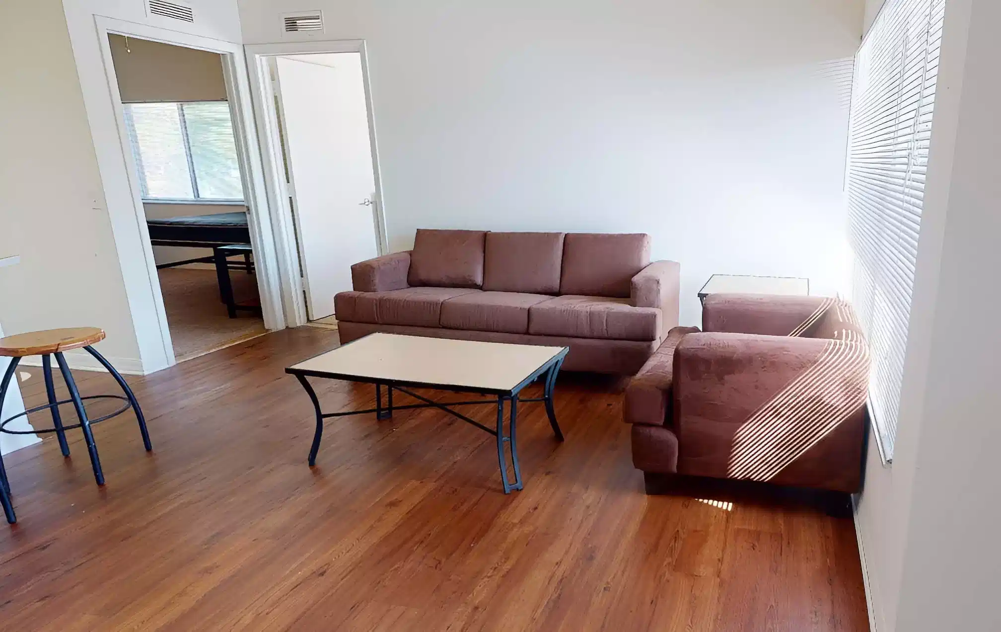 Amenities?w=400&h=260&fit=crop&q=40&auto=format&trim=auto