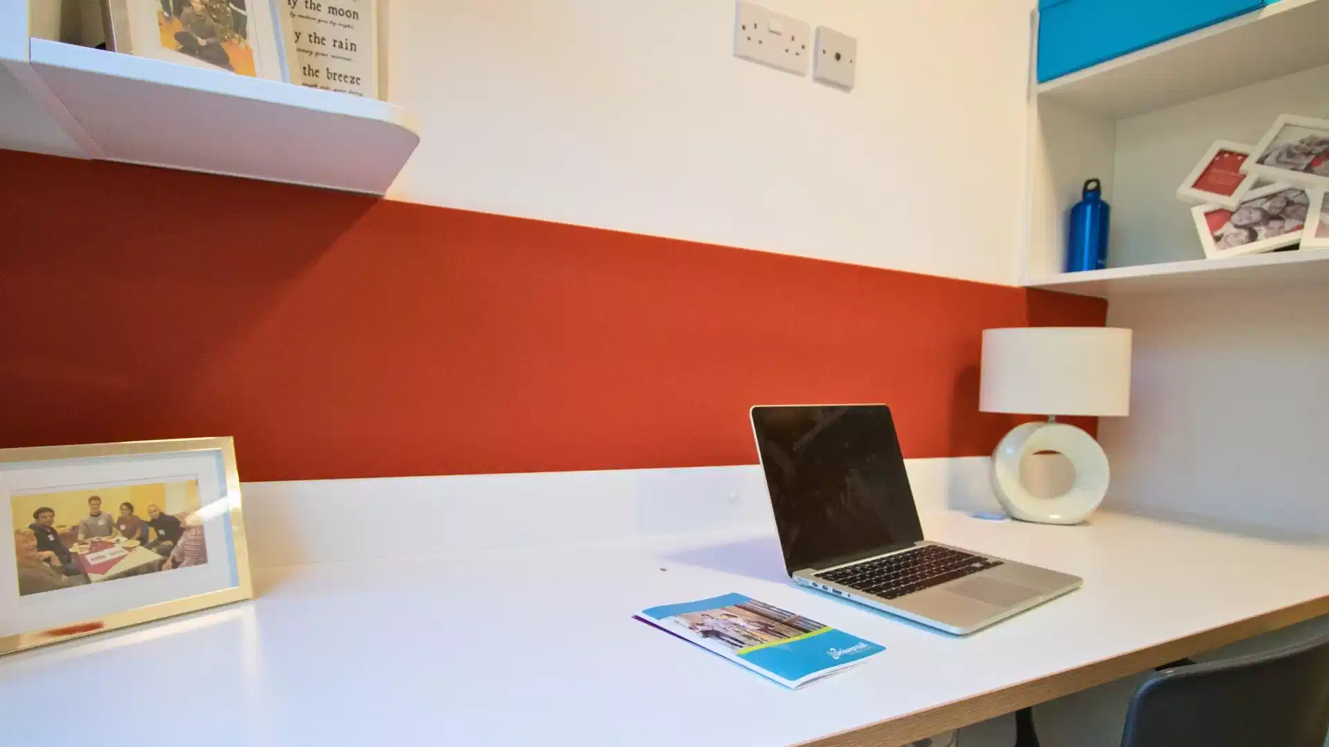 Common Area?w=400&h=260&fit=crop&q=40&auto=format&trim=auto