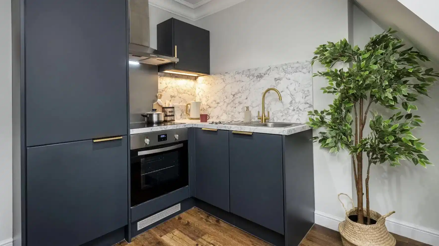 Kitchen?w=400&h=260&fit=crop&q=40&auto=format&trim=auto