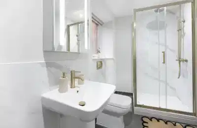 Kitchen?w=400&h=260&fit=crop&q=40&auto=format&trim=auto