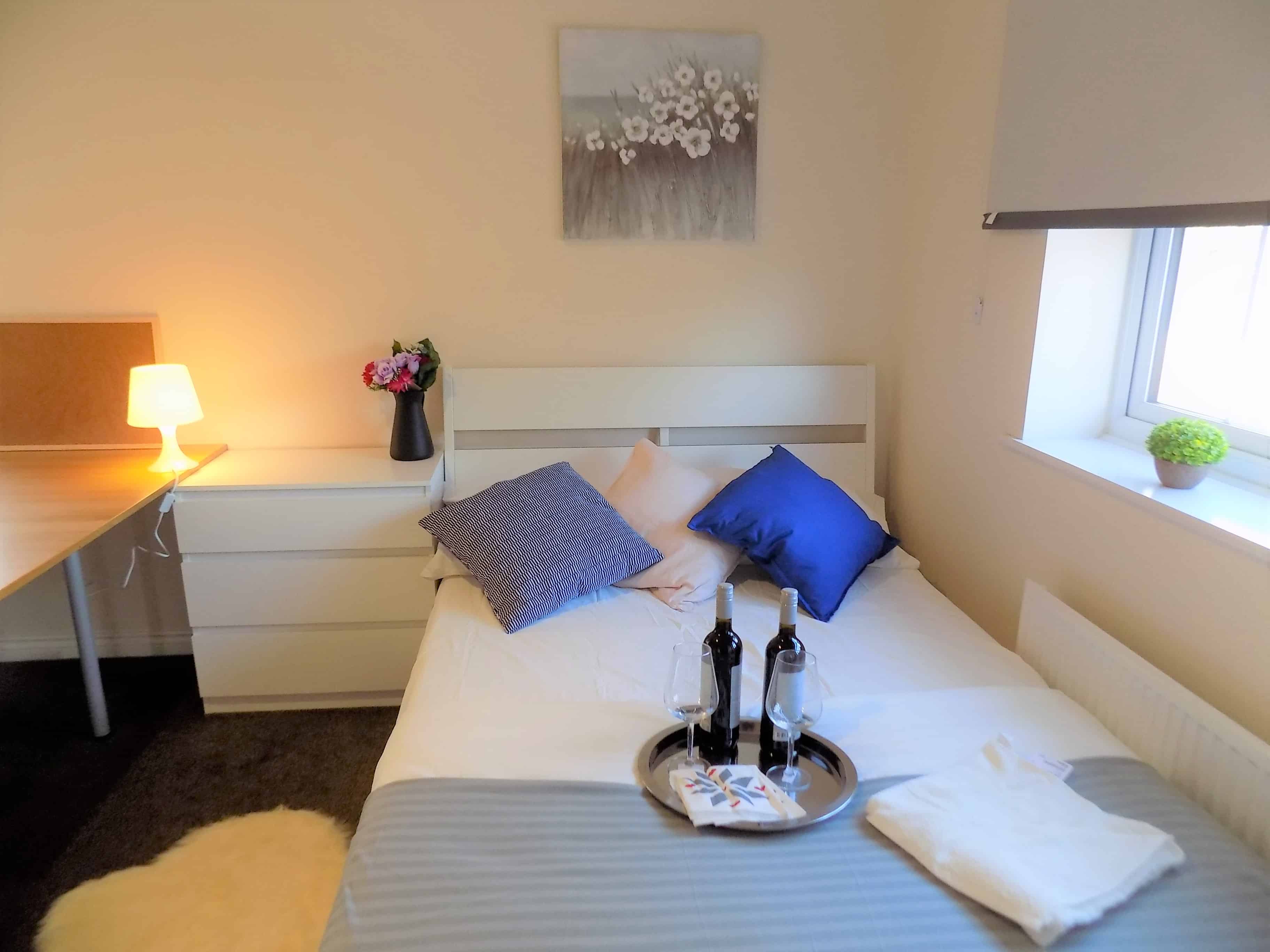 Kitchen?w=400&h=260&fit=crop&q=40&auto=format&trim=auto