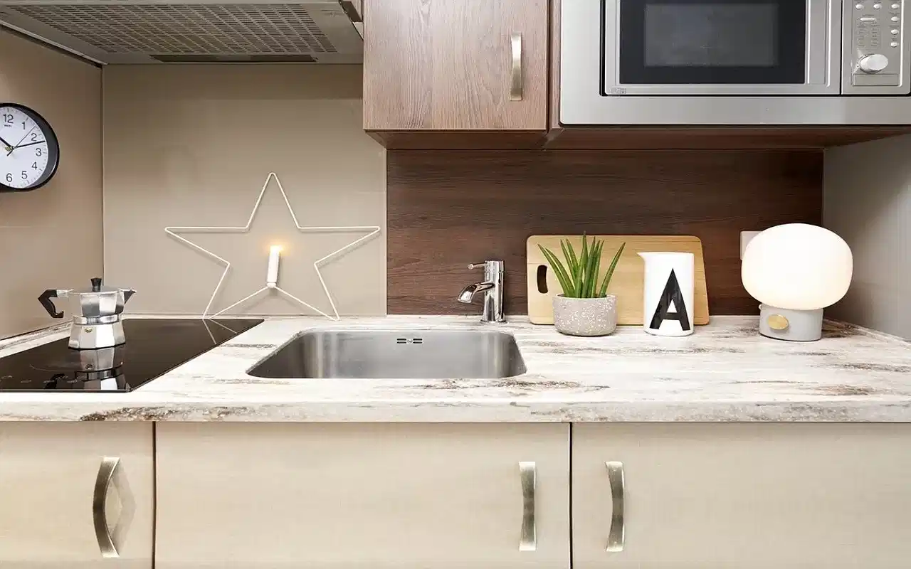 Kitchen?w=400&h=260&fit=crop&q=40&auto=format&trim=auto