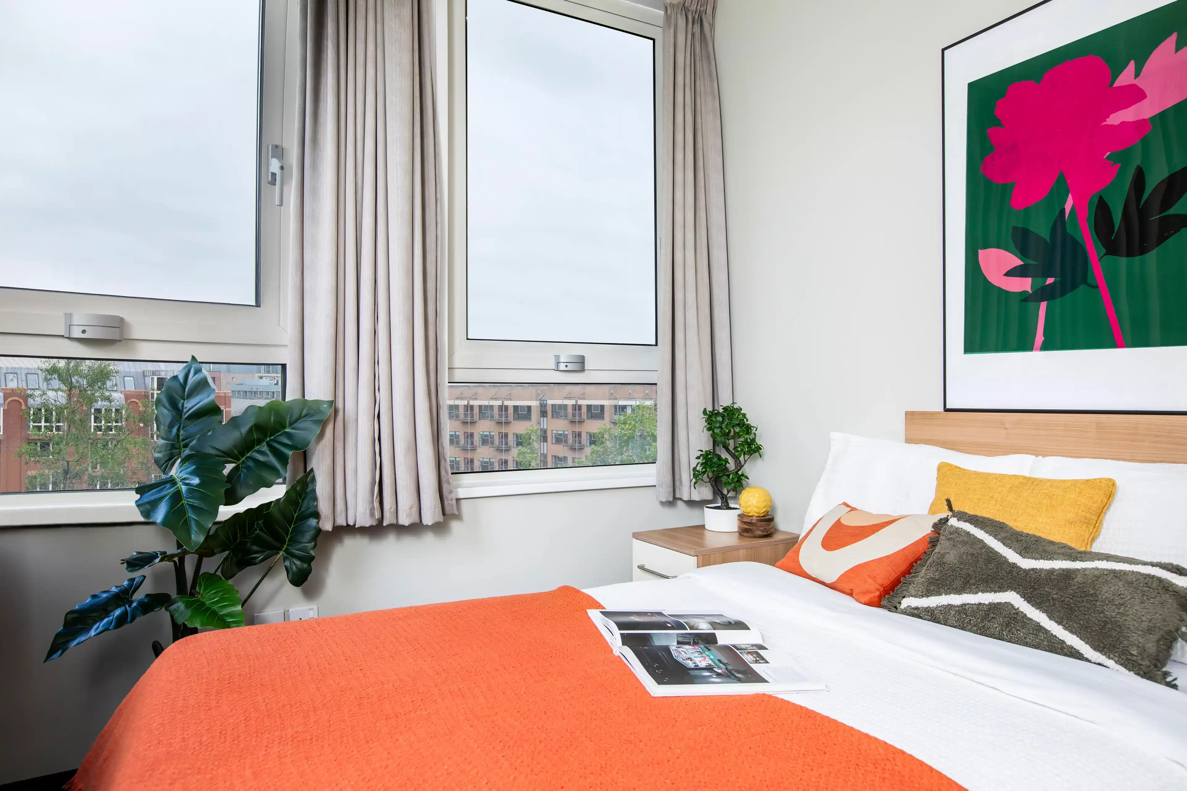 Bathroom?w=400&h=260&fit=crop&q=40&auto=format&trim=auto