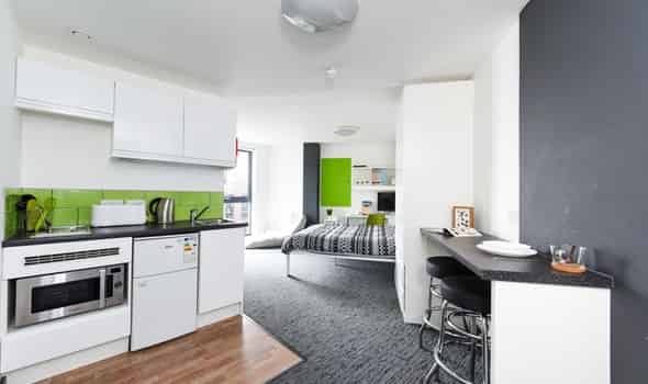 Common Area?w=400&h=260&fit=crop&q=40&auto=format&trim=auto