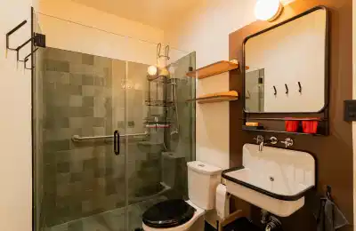 Amenities?w=400&h=260&fit=crop&q=40&auto=format&trim=auto