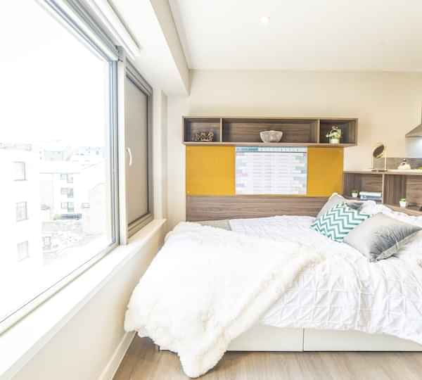 Amenities?w=400&h=260&fit=crop&q=40&auto=format&trim=auto