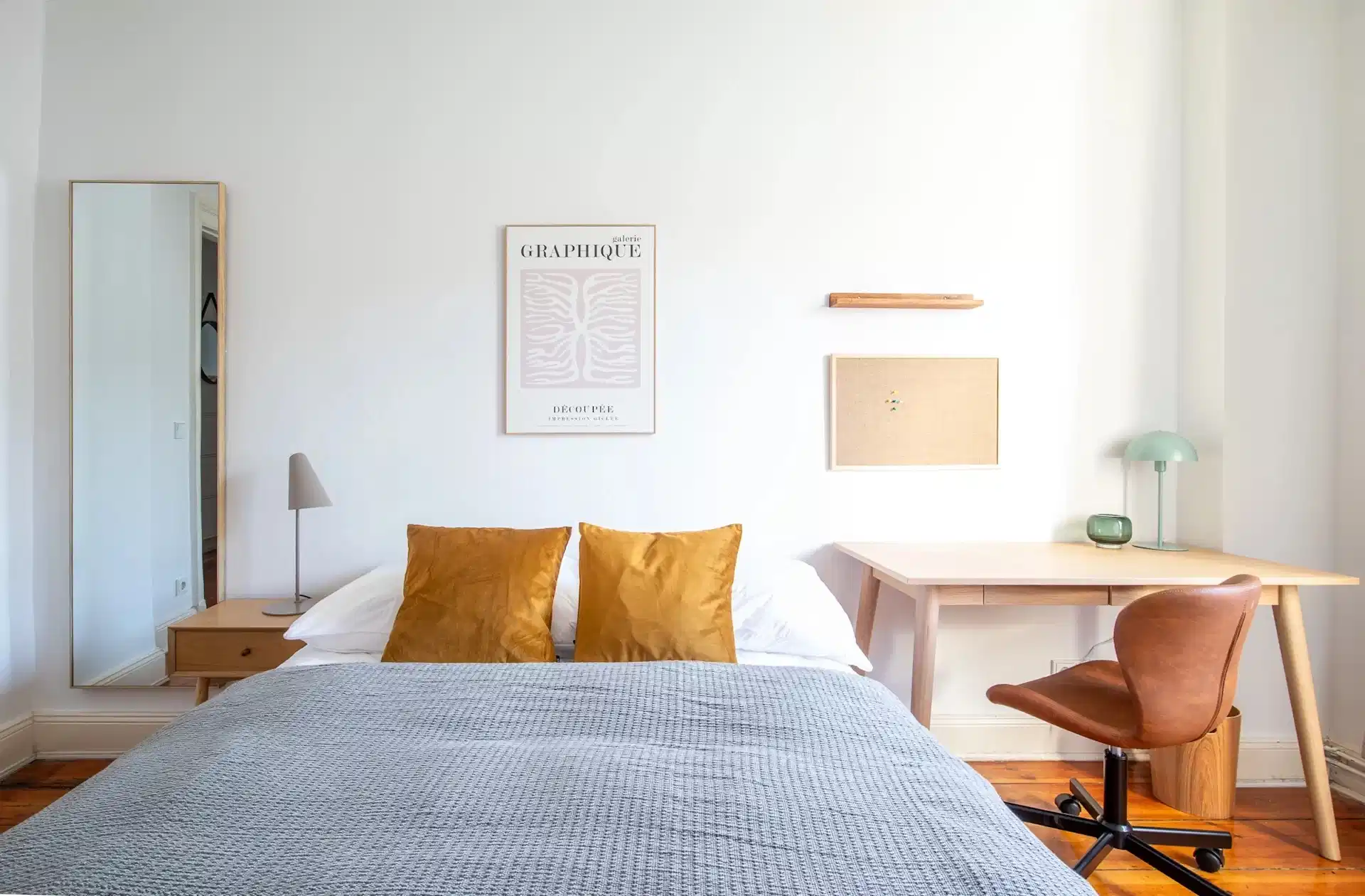 Exterior?w=400&h=260&fit=crop&q=40&auto=format&trim=auto