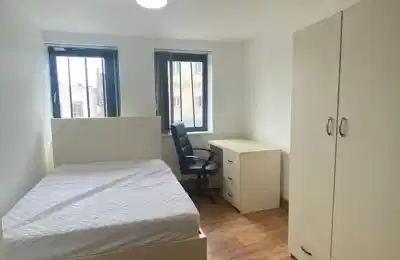 120 Charles Street, Leicester - Leicester, England, United Kingdom - Premier 2 Bed - Bedroom