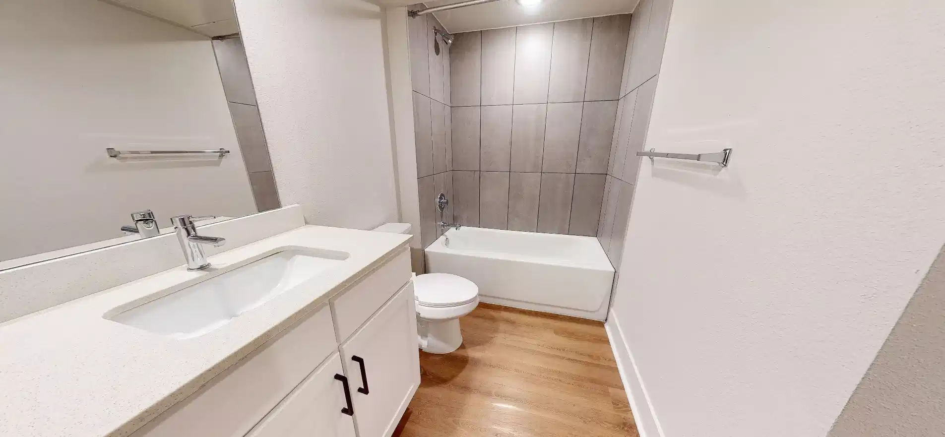 Exterior?w=400&h=260&fit=crop&q=40&auto=format&trim=auto