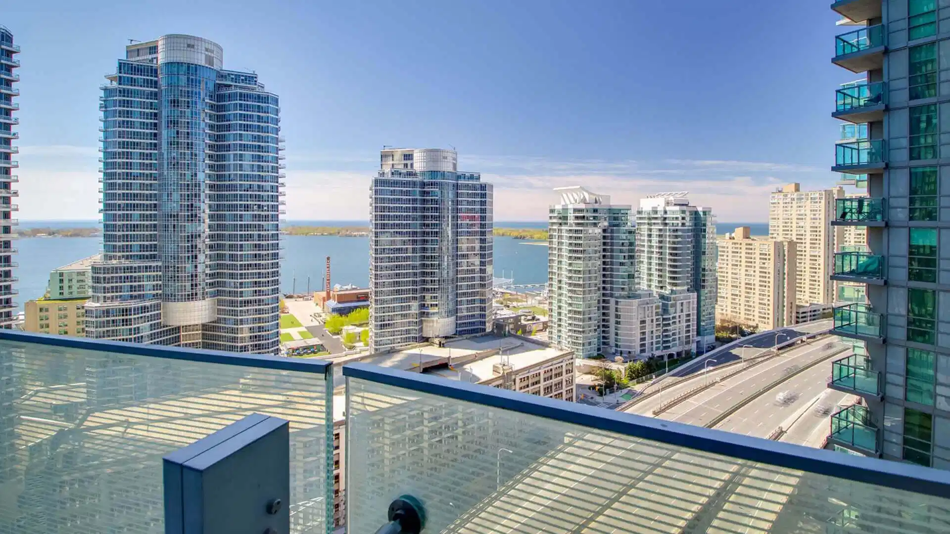 Amenities?w=400&h=260&fit=crop&q=40&auto=format&trim=auto