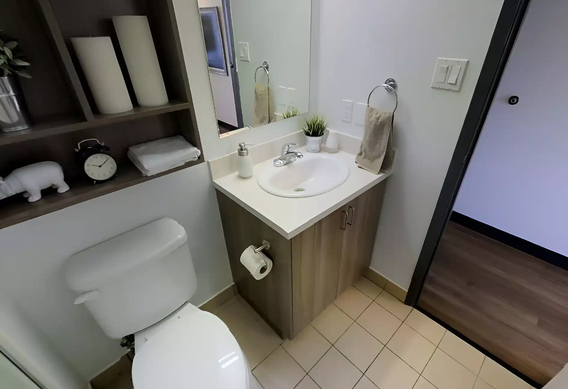 Common Area?w=400&h=260&fit=crop&q=40&auto=format&trim=auto