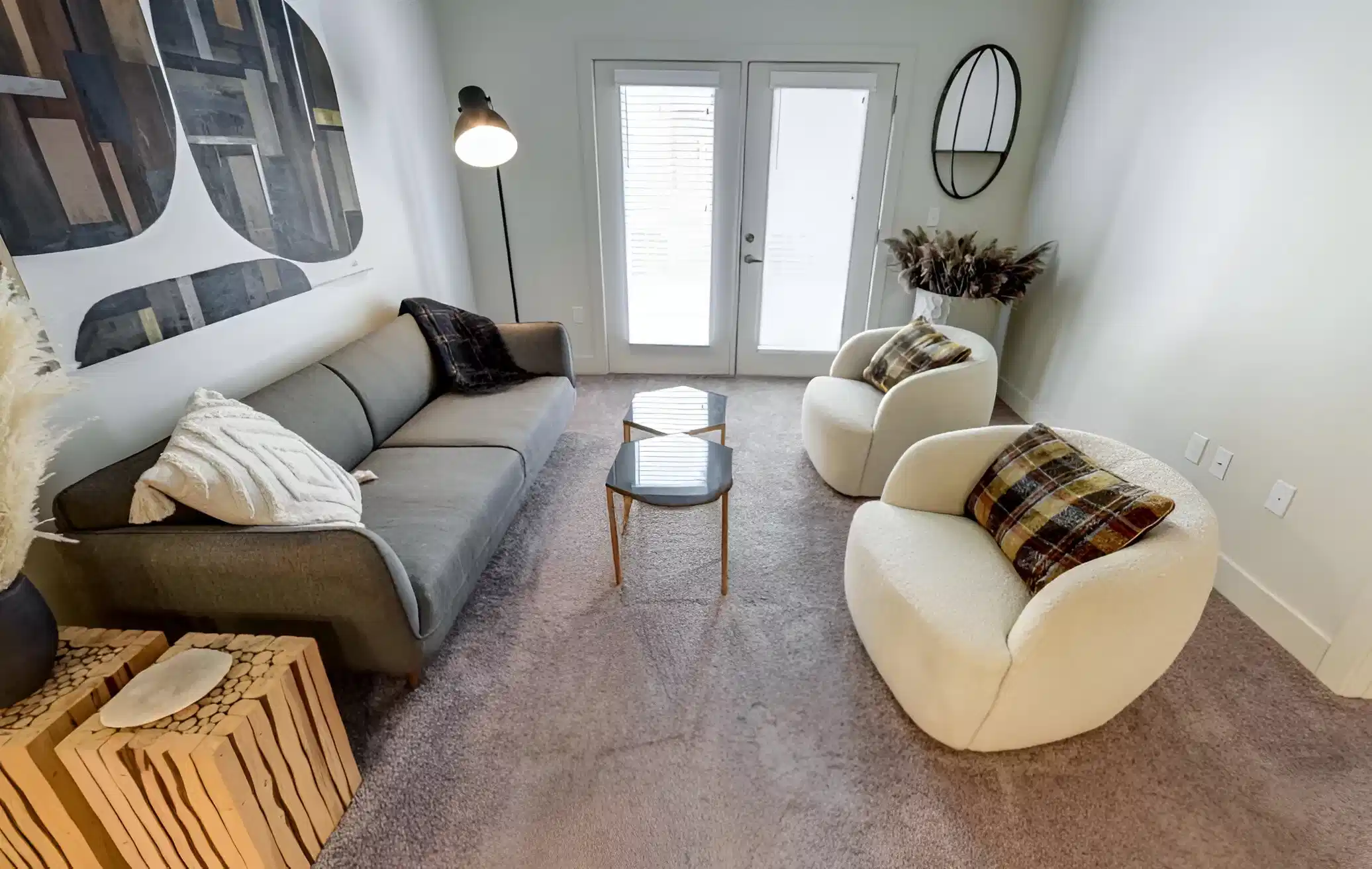 Exterior?w=400&h=260&fit=crop&q=40&auto=format&trim=auto