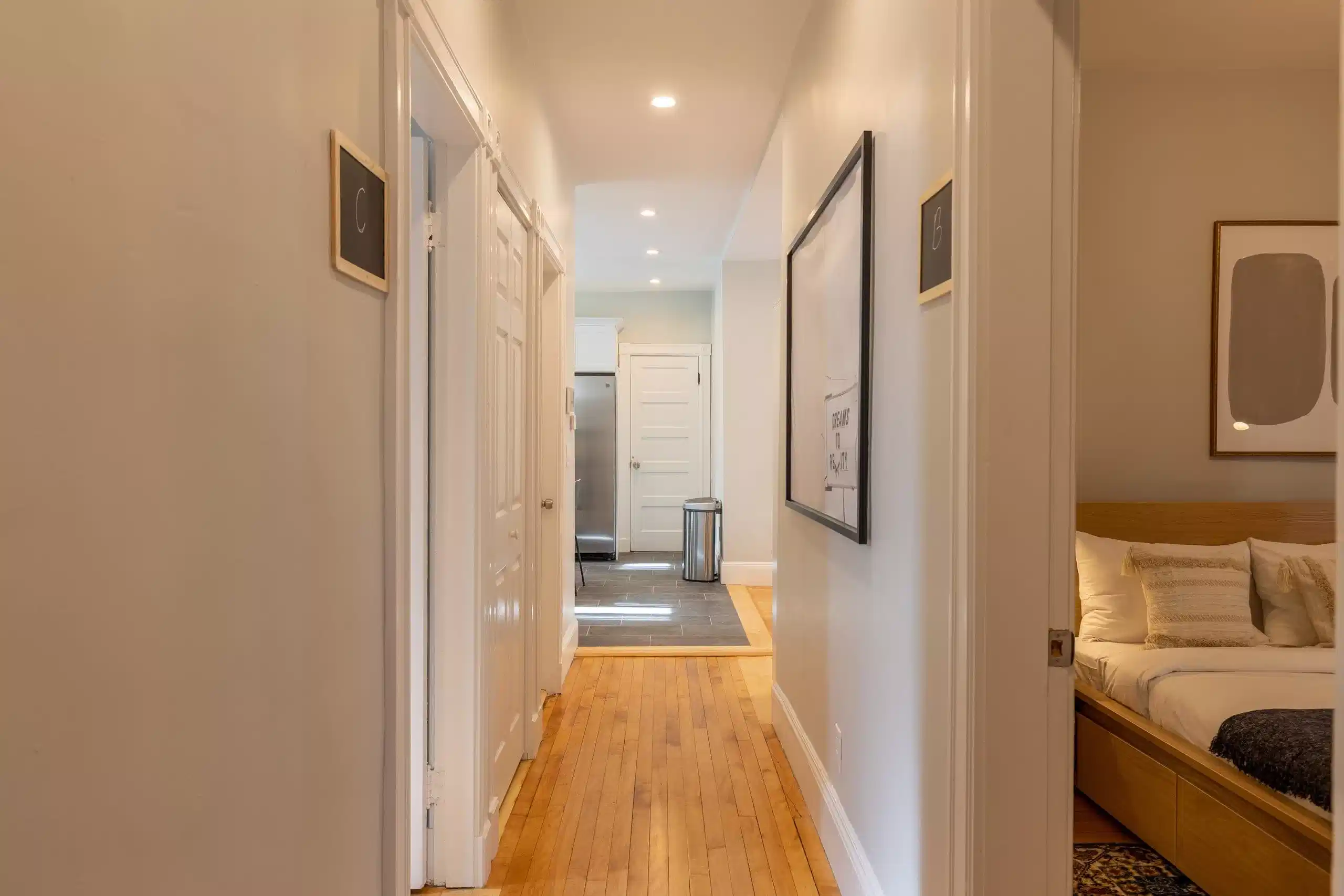 Kitchen?w=400&h=260&fit=crop&q=40&auto=format&trim=auto